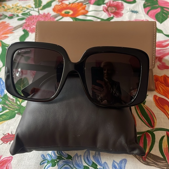 🎁 GIVVY 🎁 NWB BURBERRY London Oversized Sunglasses Black - Picture 3 of 8